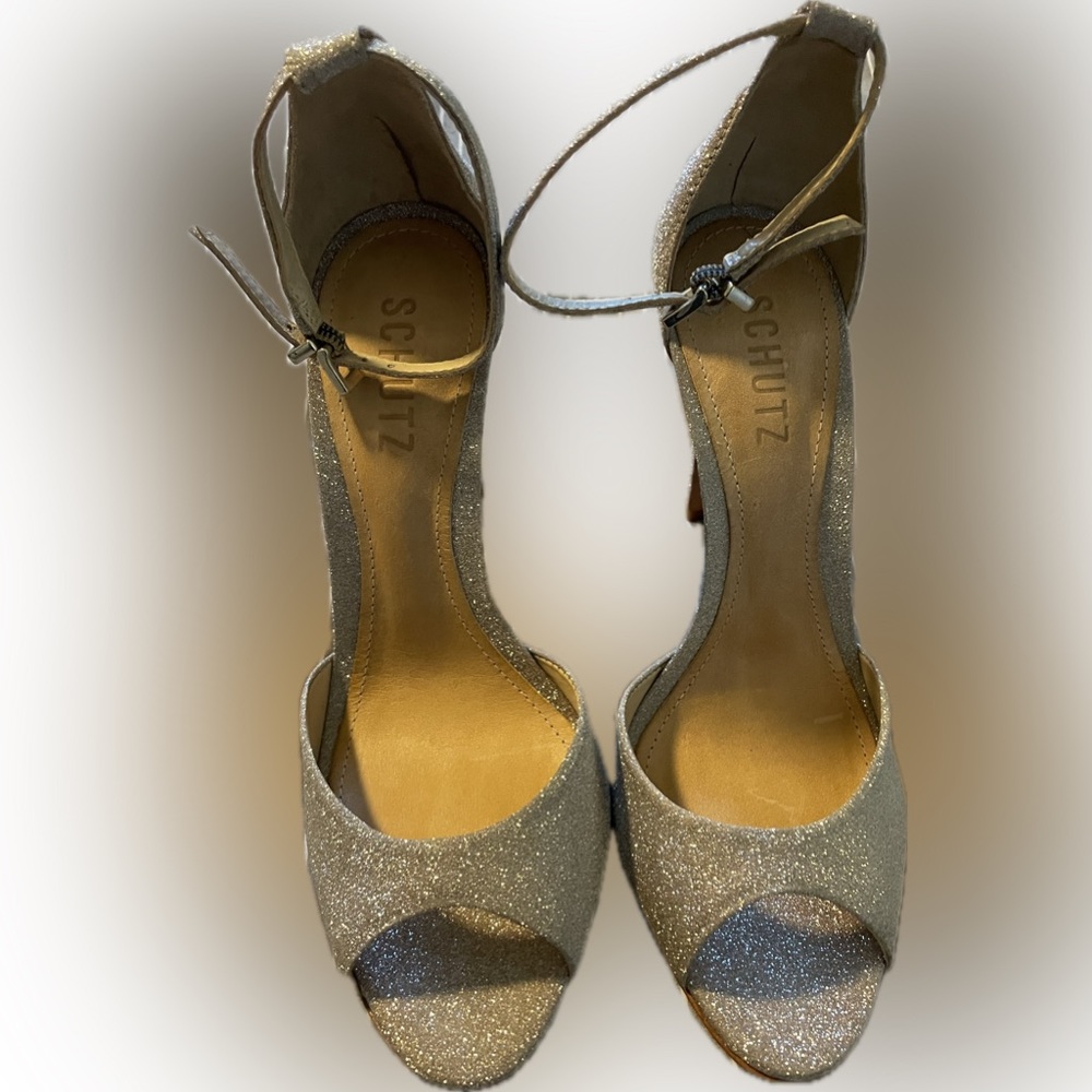 NWOT - NEVER WORN Schutz Gold/Silver Glitter Stiletto, size 7